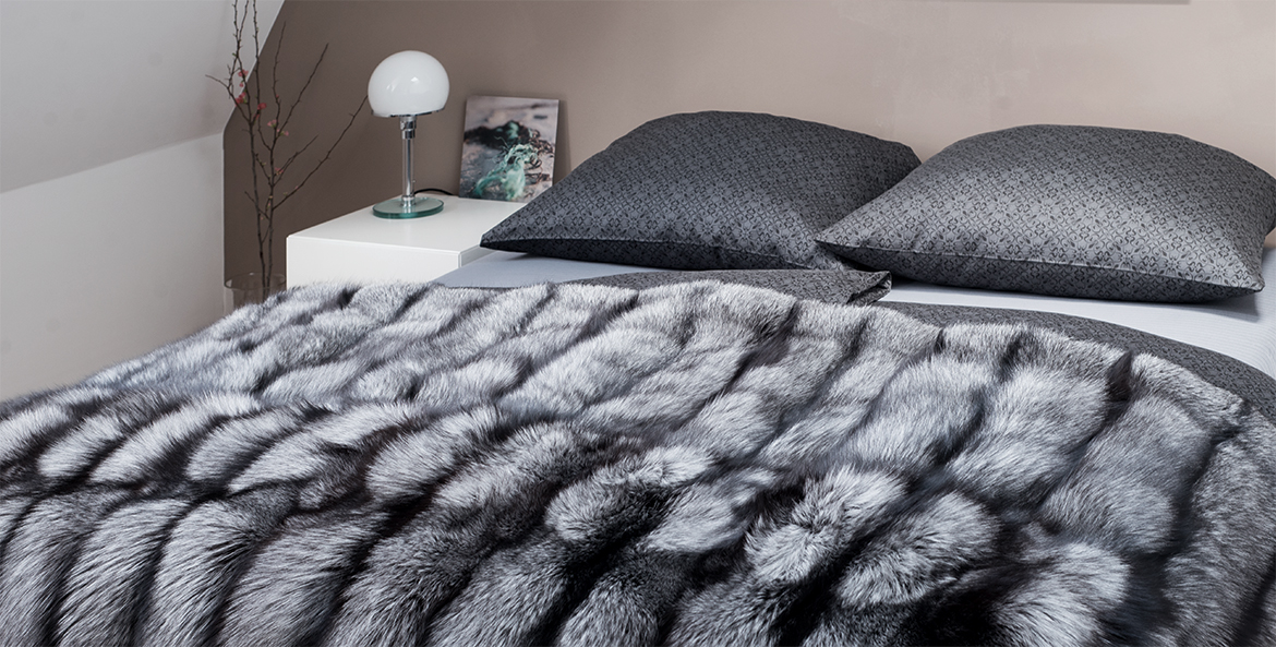Bed throw in silver fox