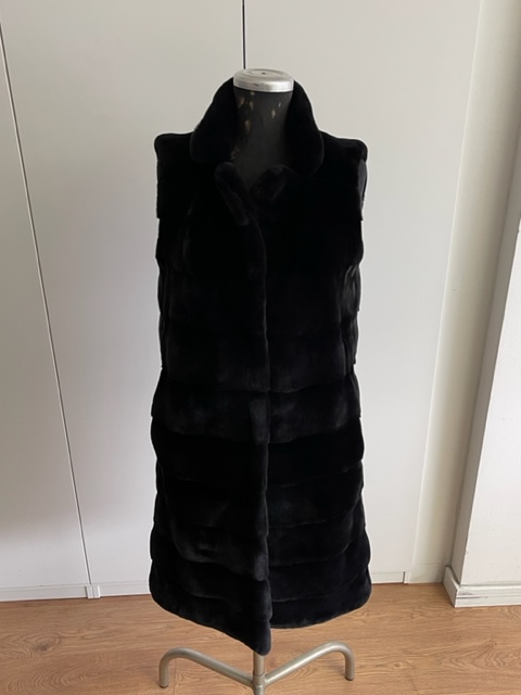 Long sleeveless gilet in black mink