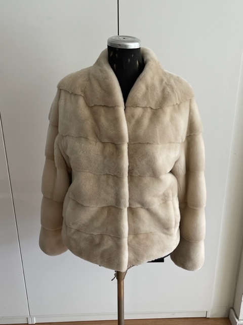Jacket in ivory mink